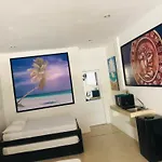 Easy Hotel