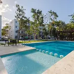 Modern Condo Wifi 200Mb, 2 Gyms, 6Pools, Balcony