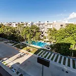 Modern Condo Wifi 200Mb, 2 Gyms, 6Pools, Balcony