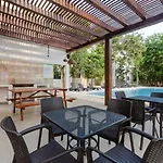 Modern Condo Wifi 200Mb, 2 Gyms, 6Pools, Balcony