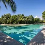 Ochoa 209 Luxury Condo Private Beach Club
