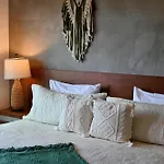 Sunset Kin Beach Apartments