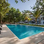 Brand New! 10Min To Beach Wifi 200Mb Gym Pool