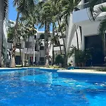 Lovely 2 Bdrm Condo In Gated Community & Pool View