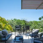 Spacious & Serene Penthouse With Rooftop, Jungle Views, Prime Location Steps To Beach & 5Th Ave