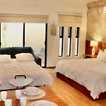 Sunset Kin Beach Apartments
