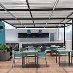Luxury Condo, 150Mb, 1 Bedroom, Gym, Pool, Sauna