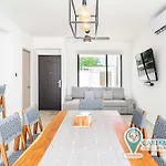 Stylish & Bright Contemporary 3Bd I Pool!