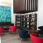 Beautiful Location, Large Pool And Fast 150Mg Wifi
