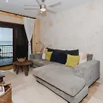 Residences El Faro, Coral 305