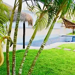 Executive Budget Room With Swimming Pool Air Conditioning And Parking