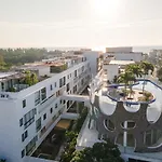 Modern Condo 200M From Beach & 5Th Ave