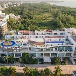 Modern Condo 200M From Beach & 5Th Ave