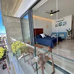 Cozy Modern City View Condo W/ Rooftop Pool & Gym - Agama 403