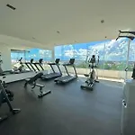 Cozy Modern City View Condo W/ Rooftop Pool & Gym - Agama 403