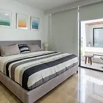 Luxury Dep Whit Pool