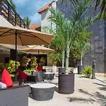 Sea View Studio: Beachfront Living