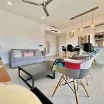 Apartment On 5Th Avenue Steps Away From Mamita\'S Beach At Quinto Sol By Waves
