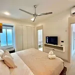 Apartment On 5Th Avenue Steps Away From Mamita\'S Beach At Quinto Sol By Waves