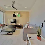 Apartment On 5Th Avenue Steps Away From Mamita\'S Beach At Quinto Sol By Waves