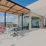 Chic Space, Private Balcony, Roof Pool, Good Wifi