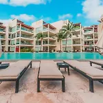 Infinity Pool And Private Beach Club - Luxury Complex The Elements Condos - Gh8