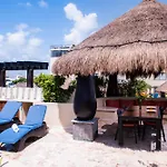 El Taj Oceanfront And Beachside Condo Hotel