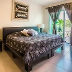 Luxury 2 Level Penthouse With 2 Bedroom - Only 3 Blocks From The Beach - Meridian 310