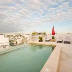 Stylish Studio W Rooftop Pool Walk To Beach 5Th