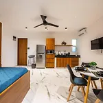 Stylish Studio W Rooftop Pool Walk To Beach 5Th