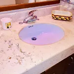 Deluxe Jacuzzi Balcony Room With Swimming Pool Air Conditioning And Parking