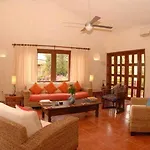 Casa Paloma Blanca