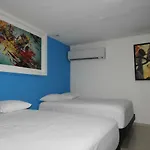 Easy Hotel