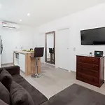 Trendy Designer Apartment In The 5Th Avenue