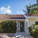 Caribe Dos Villa By Chezplaya