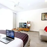 Charming, Huge & Bright Studio On The New 5Th Avenue, 3 Blocks From The Beach!