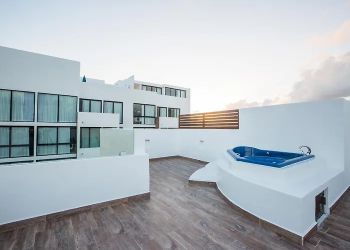 Best Penthouses & Apartments In Pdc! 2 & 1 Bedroom Units Close To The 5Th Av