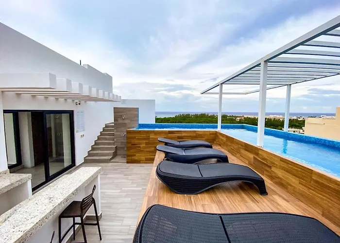 Shiny Studio On 5Th Ave With Pool And Gym Steps To Beach