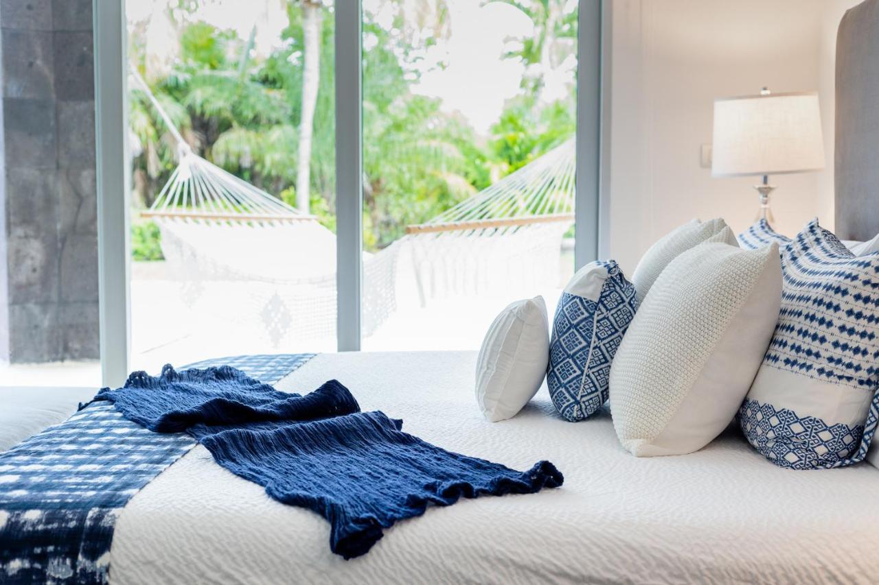 Mareazul Front At