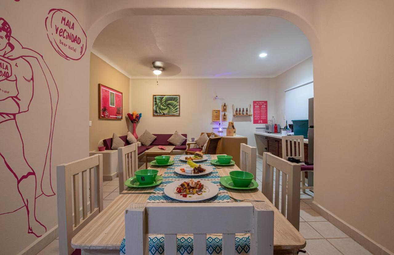 Mala Vecindad Playa Guest house