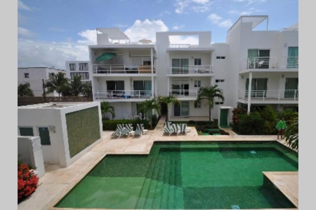Poolside Tranquil In Apartamento *