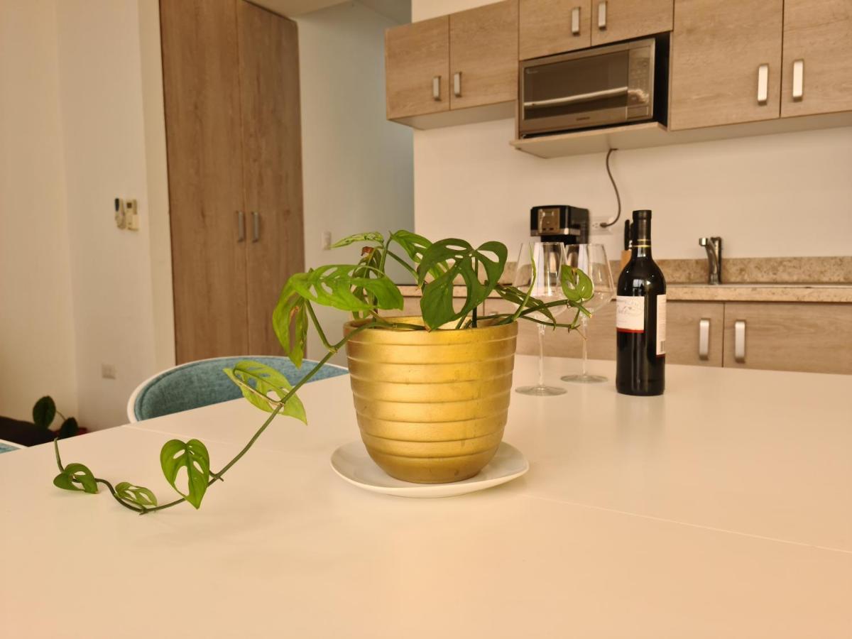 Luxury 2br, Pool Roof, Near To The Apartment *