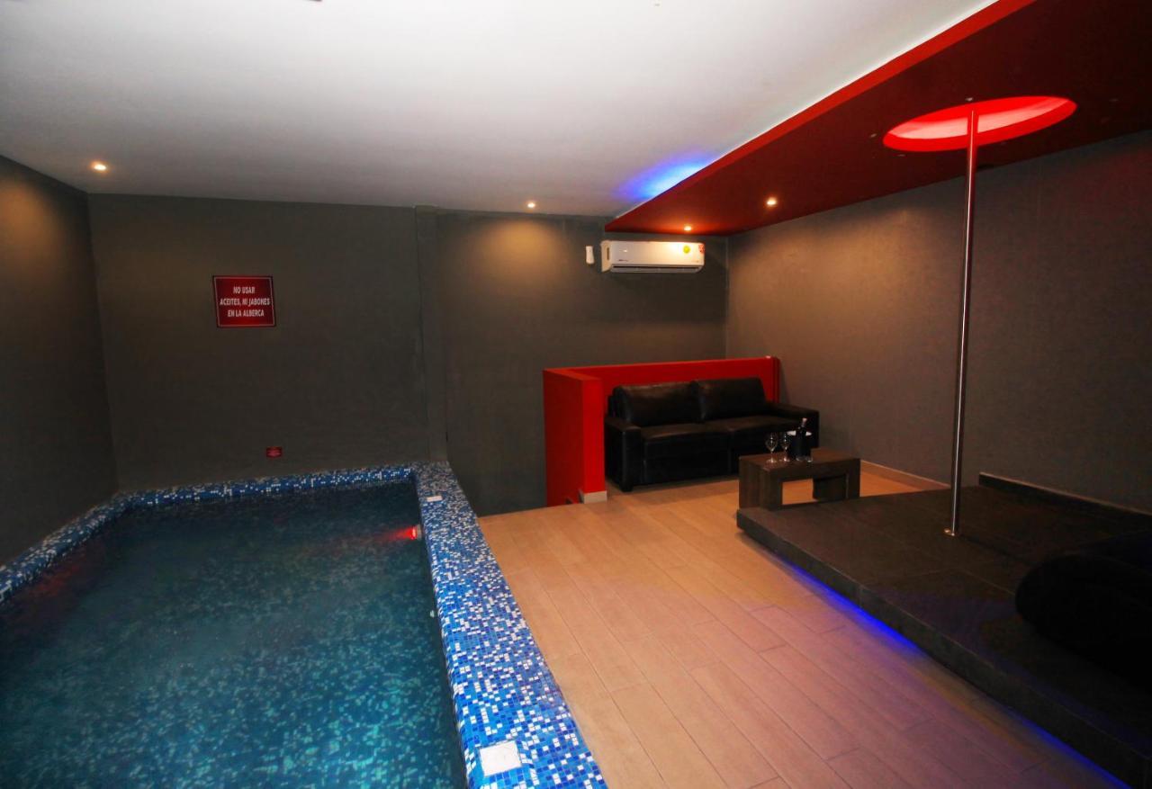 Intimissimo 85 Love hotel *