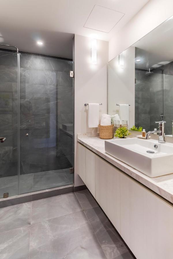 Apartment Spacious And Luxurious 2 Bedroom Wih View And Private Balcony. *