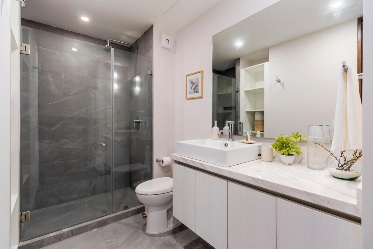 Spacious And Luxurious 2 Bedroom Wih View And Private Balcony.