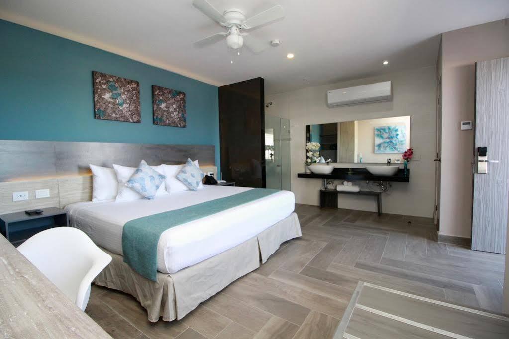 Illusion Xpress I Attraction Deluxe Hotel