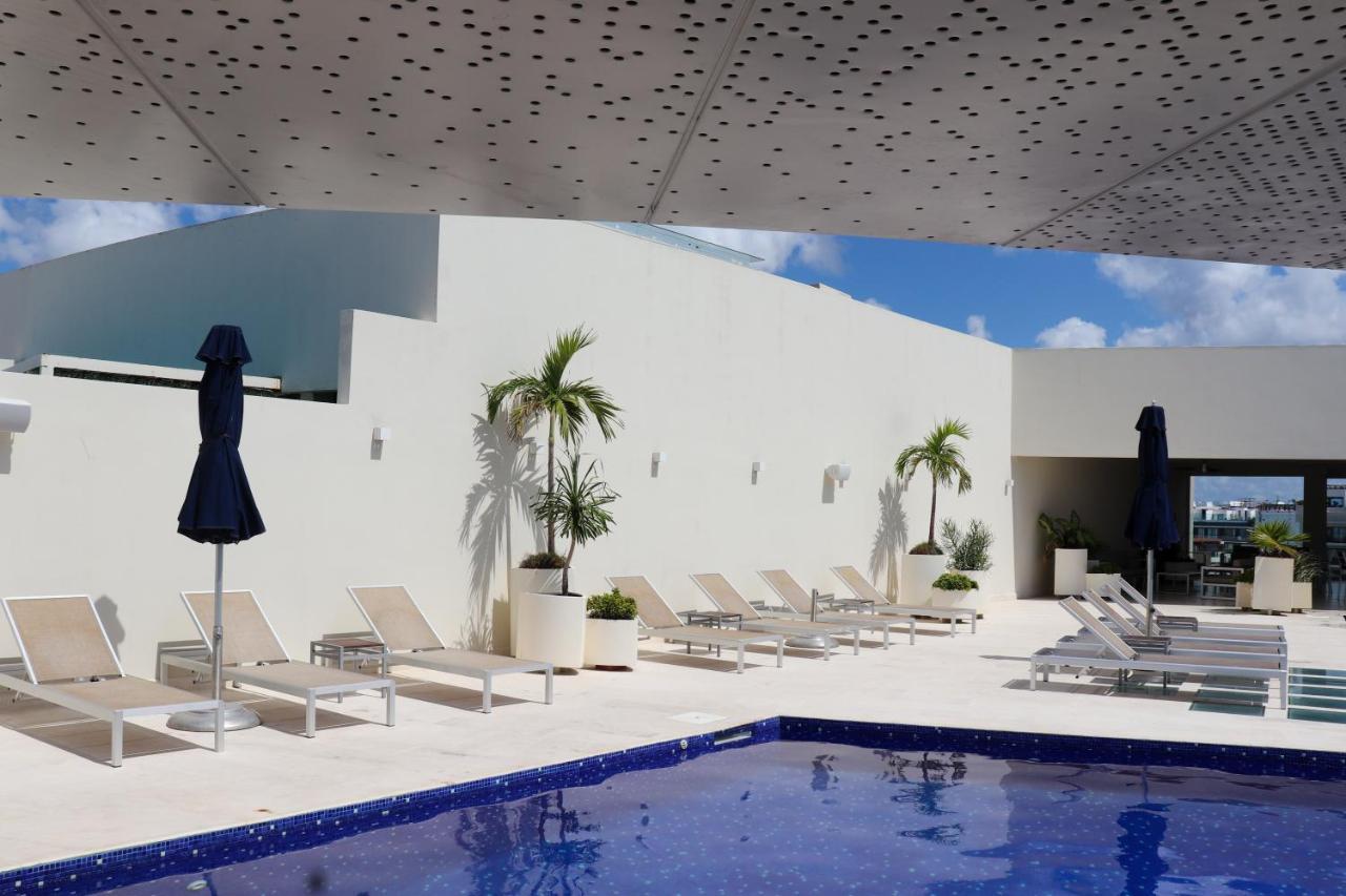 Miranda At Playa Del A Carmen By M&r