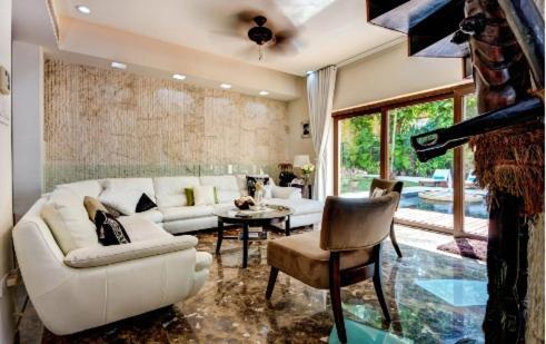 Amazing Hacienda For 14 Guests! Steps To The Beach! Villa Playa del Carmen