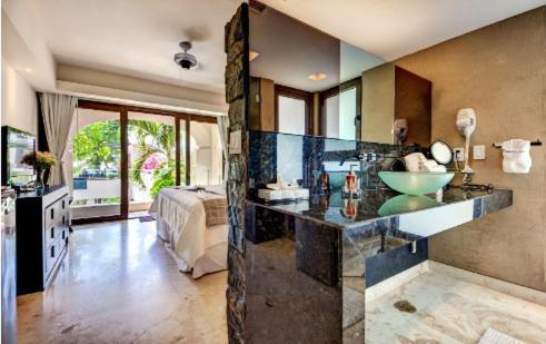 Villa Amazing Hacienda For 14 Guests! Steps To The Beach!