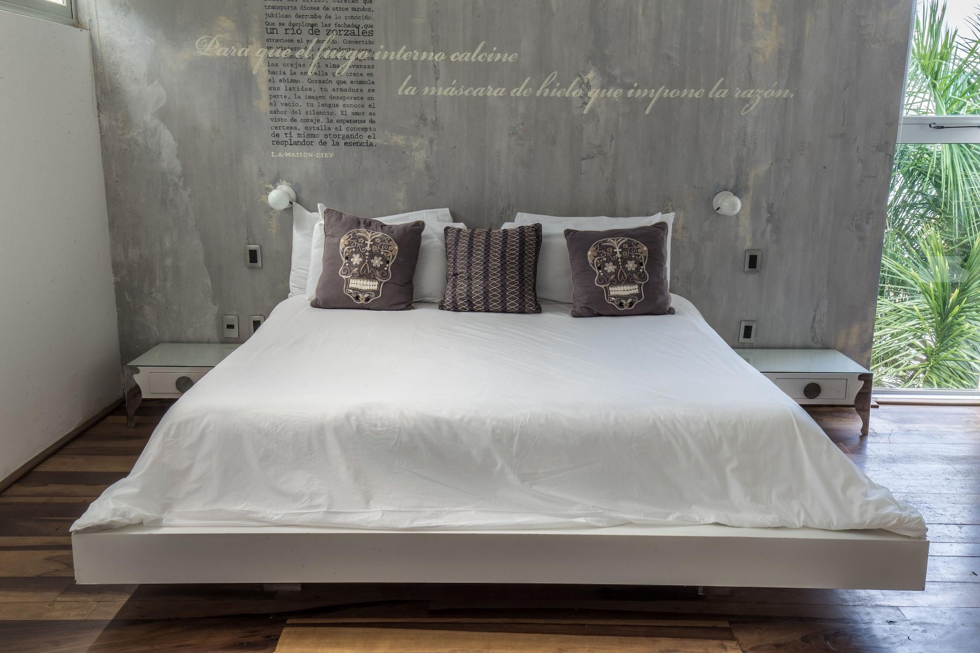 Be Playa Boutique & Rooftop Bar Hotel Playa del Carmen
